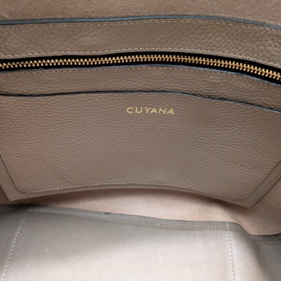 Cuyana Leather Shoulder Bag - Picture 4 of 4